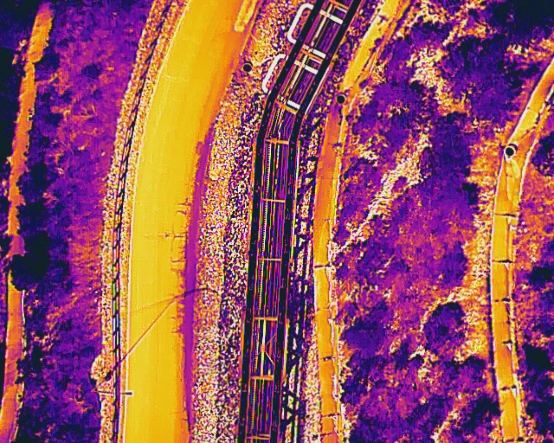 Thermal image of pipeline and surrounding terrain